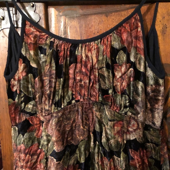 Nostalgia Vintage Velvet Maxi Dress - Picture 2 of 8